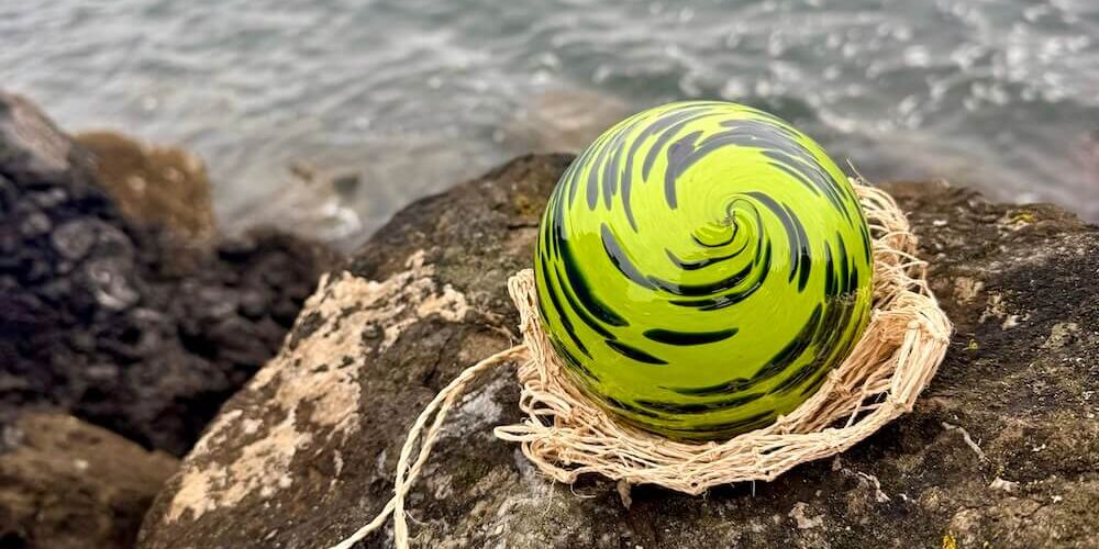 float-rock-water-view